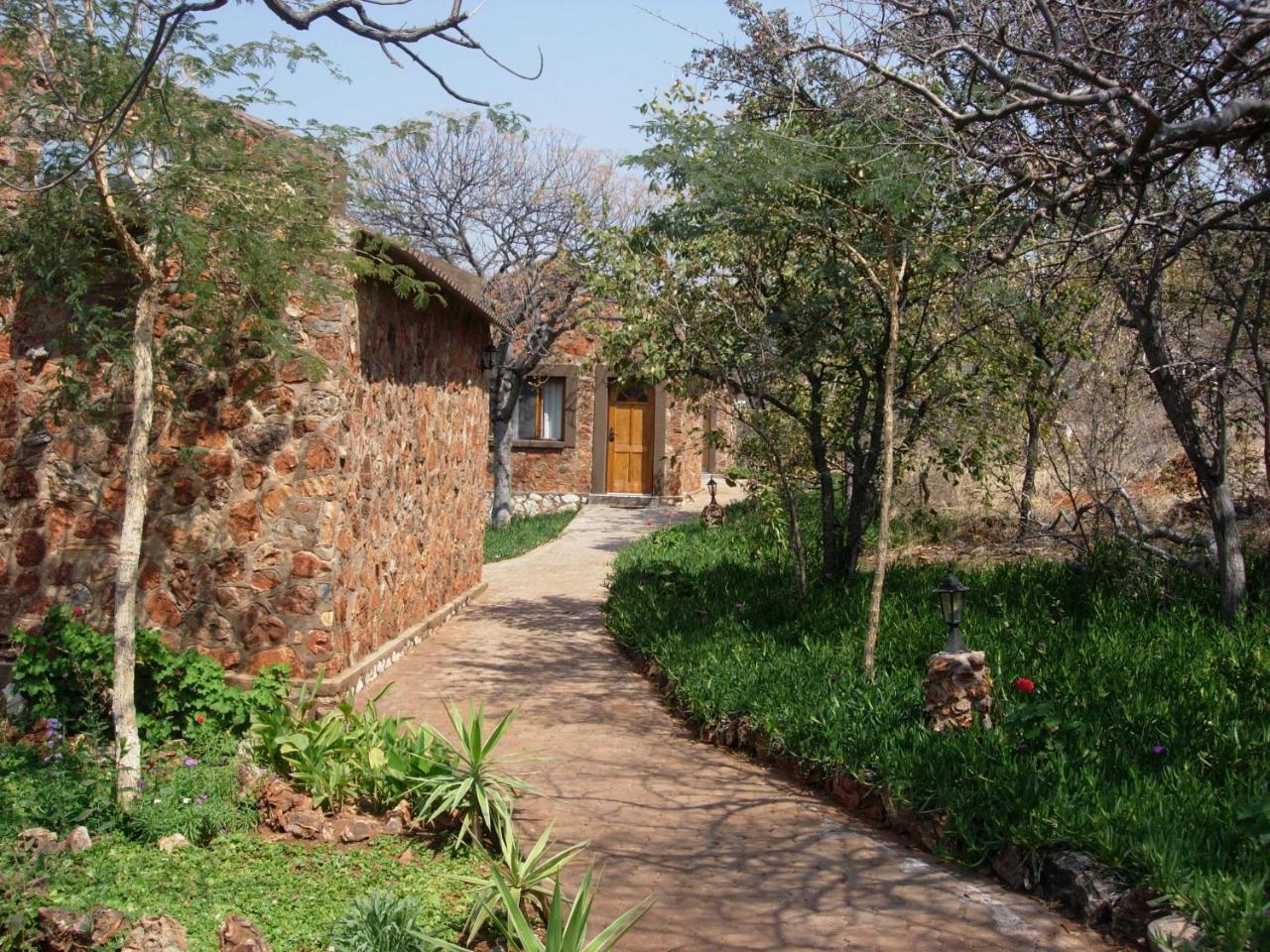 Onduri Lodge オウチョ エクステリア 写真